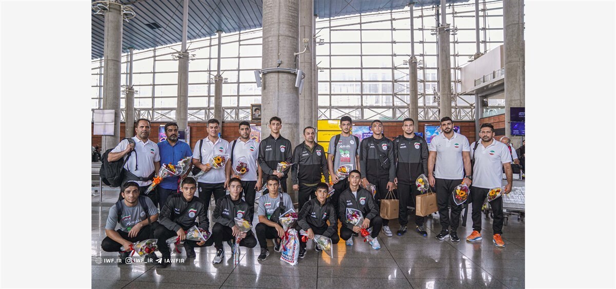 بازگشت نوجوانان افتخارآفرین کشتی ایران به کشور