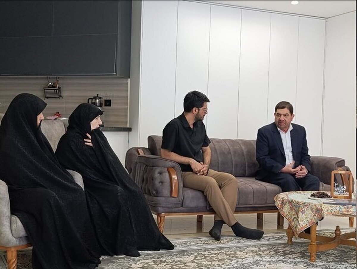 دیدار دستیار رهبری انقلاب با خانواده شهید محمود باقری