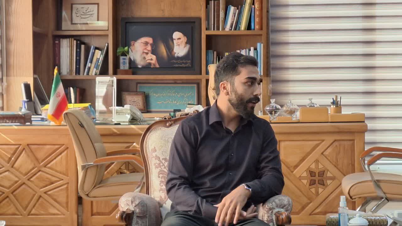 استاندار قزوین با خانواده شهید جنگ ۱۲ روزه بهنام قاسمیان دیدار و گفتوگو کرد استاندار قزوین با خانواده شهید جنگ ۱۲ روزه بهنام قاسمیان دیدار و گفتوگو کرد