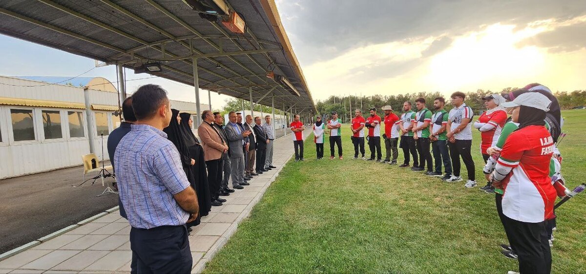  اعضای فراکسیون ورزش مجلس در اردوی  تیم ملی تیراندازی با کمان