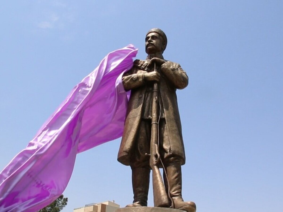 تندیس سردار ملی در تبریز رونمایی شد