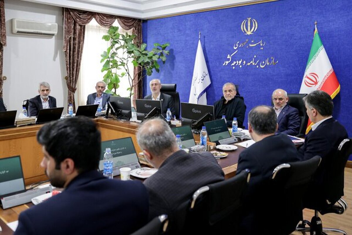 انتقاد رئیس‌جمهور از پرداخت بی‌ضابطه ردیف‌های دستمزدی به مدیران ناکارآمد