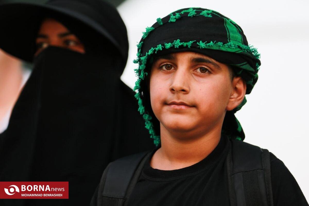 پاهای کوچک و عشقی بزرگ در مسیر دلدادگی