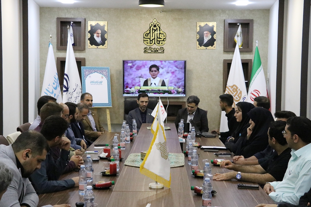 رسانه، موتور محرک جوانان؛ نشست تخصصی شبکه ایران یاران جوان با مدیران خبرگزاری برنا و استانداری اصفهان برگزار شد