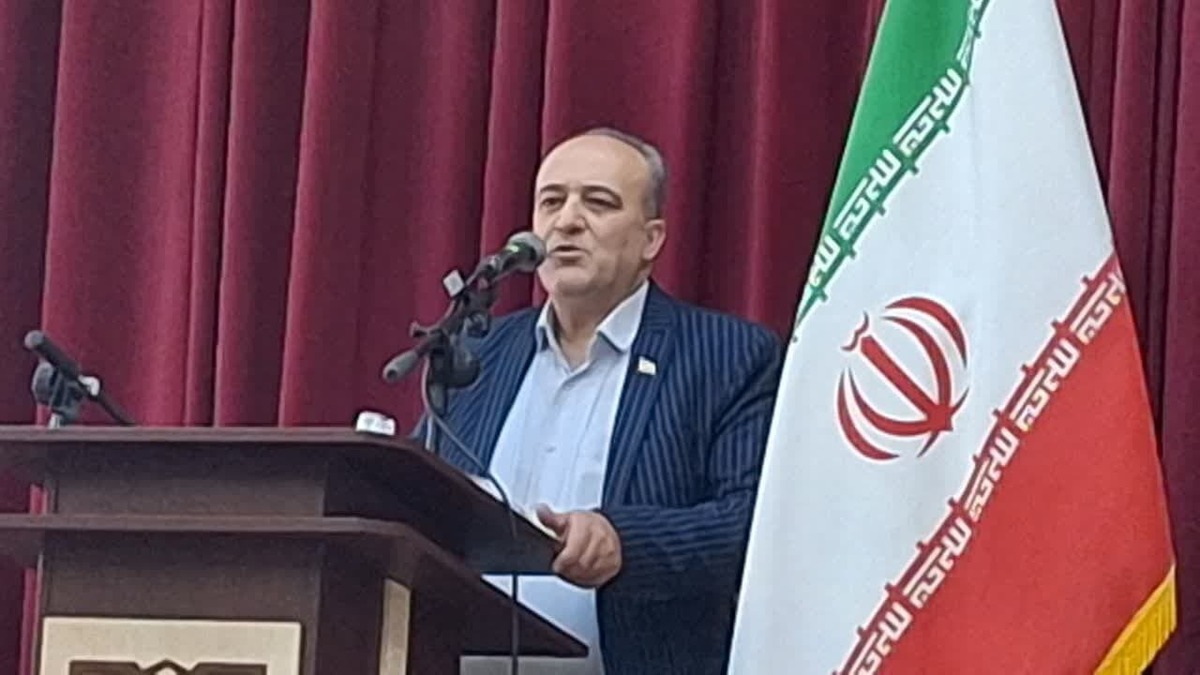 خبرنگاران عزتمندانه پای نظام و انقلاب ایستاده اند