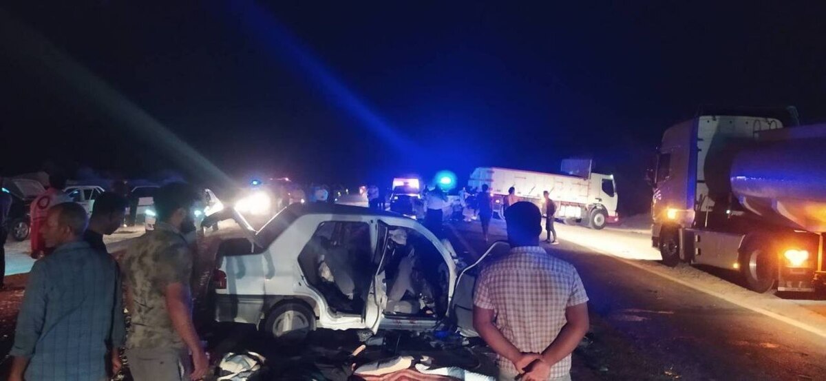 ۱۰ کشته و زخمی در تصادف زنجیره‌ای در کرمان