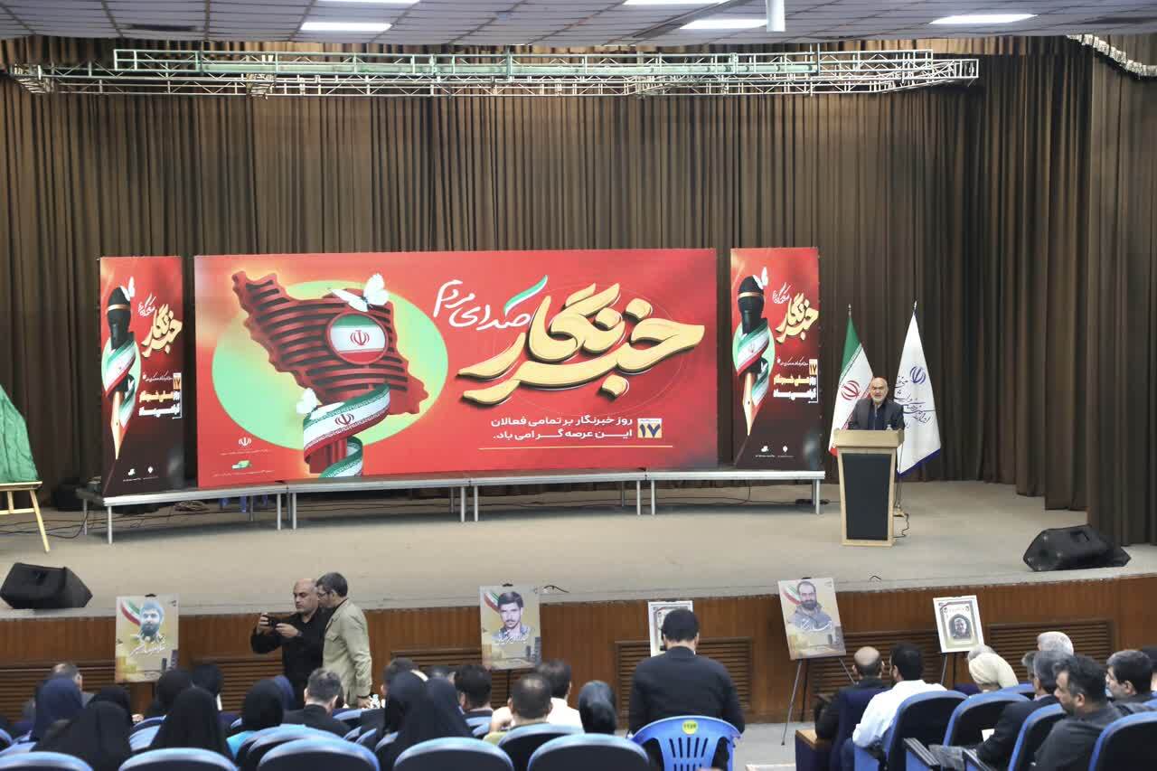 استاندار خوزستان: خبرنگاران پیام‌آوران حقیقت و پیشران توسعه استان هستند / تخصیص ۳ میلیارد تومان برای بیمه خبرنگاران و پیگیری اختصاص کد کارگاهی رسانه‌ها