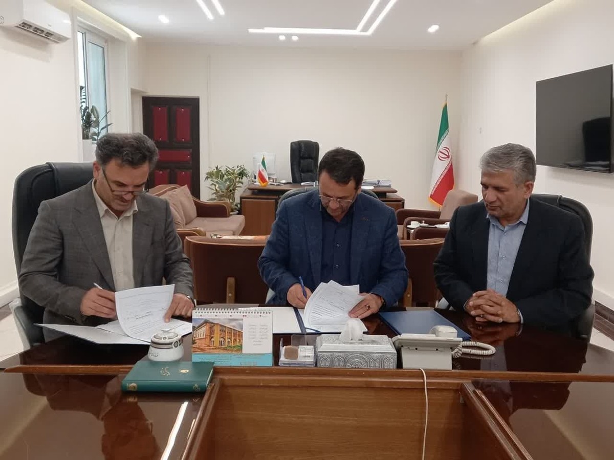  امضای تفاهم نامه همکاری مشترک میان فرمانداری، شرکت آبفای و بنیاد مسکن قزوین