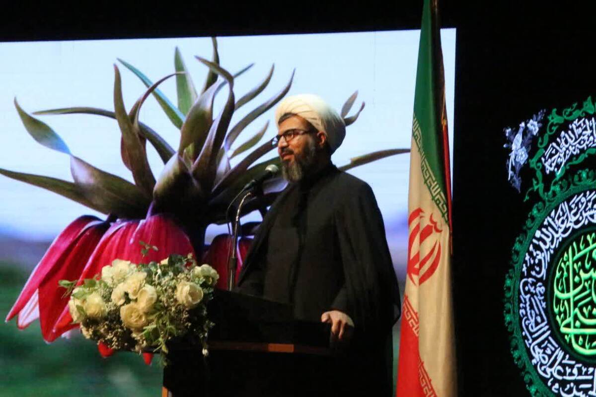 پیاده‌روی اربعین بزرگ‌ترین اجتماع بشری است / شعر آیینی زبان گویای ارزش‌های اهل بیت