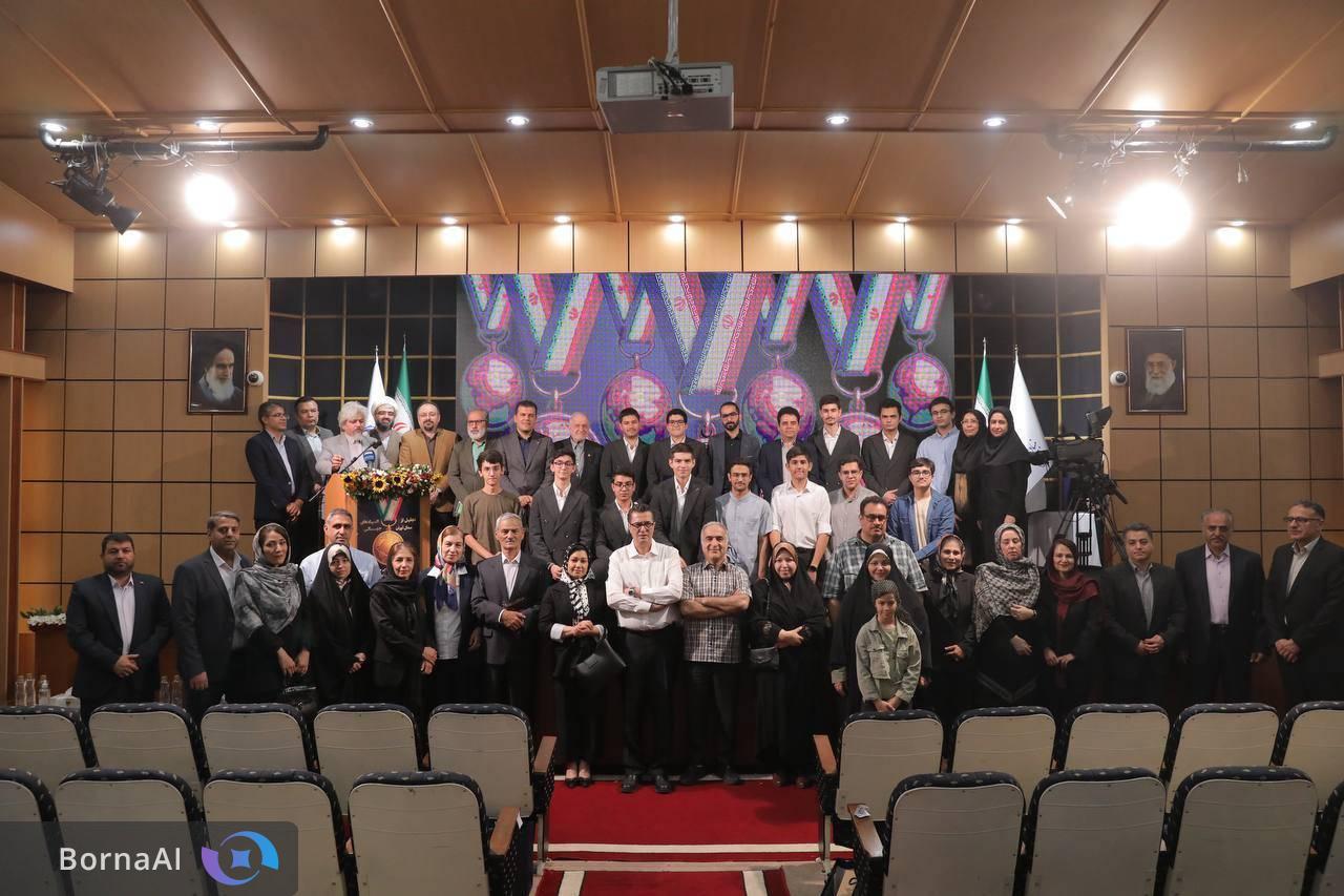 برگزیدههای المپیادهای جهانی علوم پایه تقدیر شدند برگزیدههای المپیادهای جهانی علوم پایه تقدیر شدند