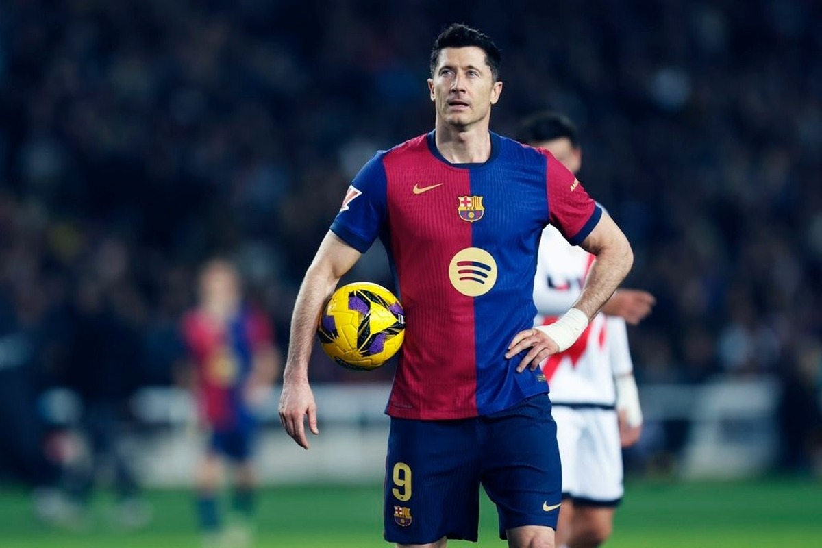 ستاره بارسلونا سه هفته خانه نشین شد