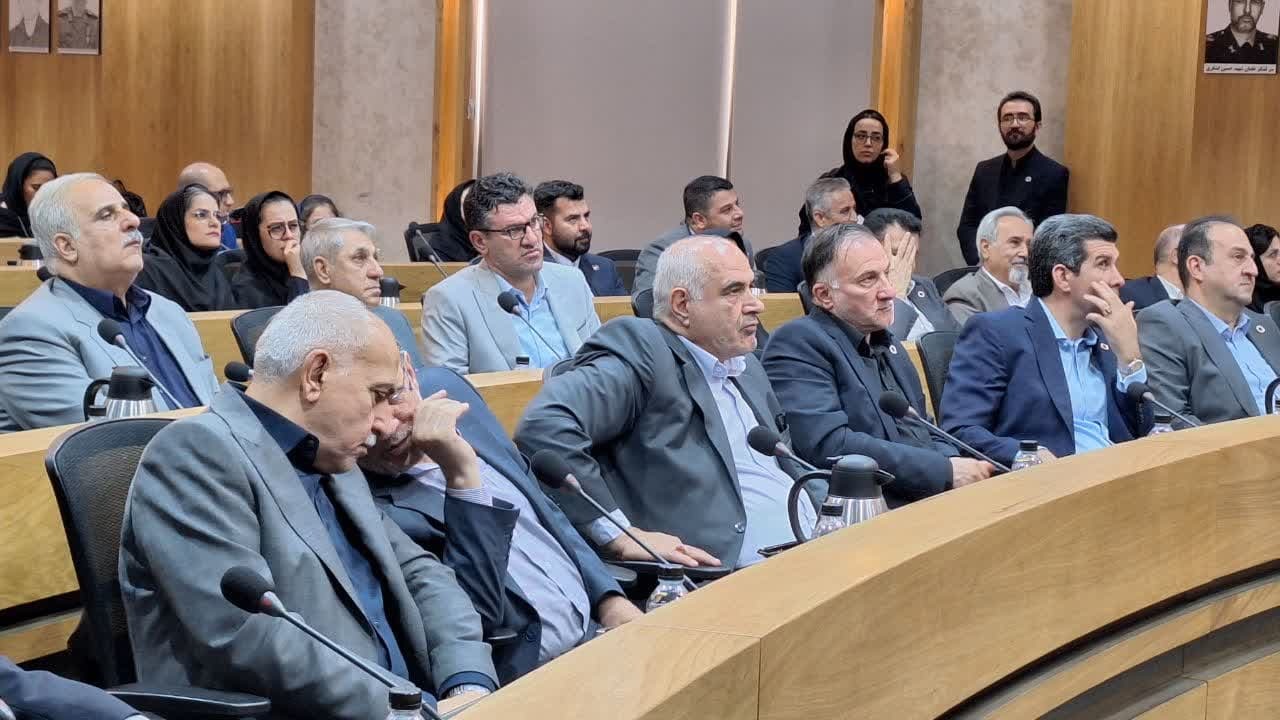 بهترین راه حمایت از صادرکنندگان تسهیل رفع موانع و تسهیل در فرآیند صادرات است بهترین راه حمایت از صادرکنندگان تسهیل رفع موانع و تسهیل در فرآیند صادرات است