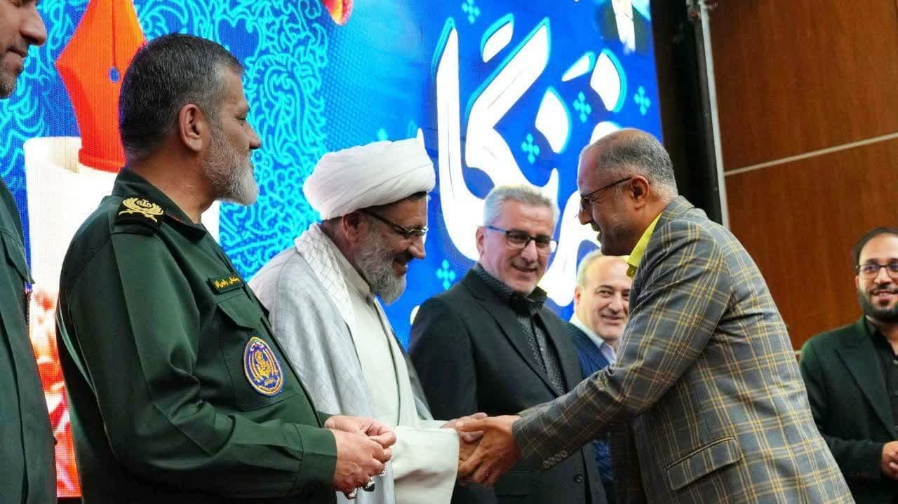 رسانه‌ها پیام آوران انقلاب و لشکر بیداری ملت‌ها هستند