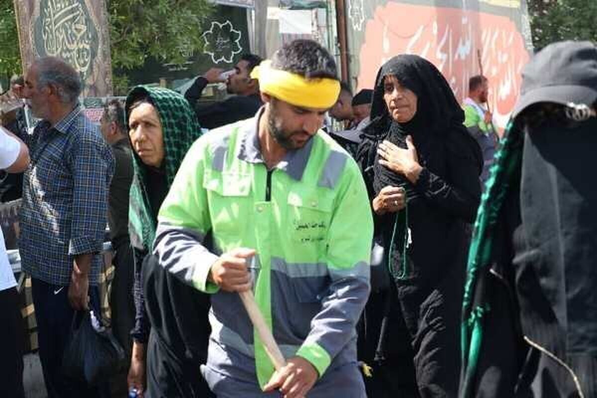تلاش بی‌ وقفه پاکبانان تبریزی برای پاکسازی مسیرهای زائران کربلا ادامه دارد