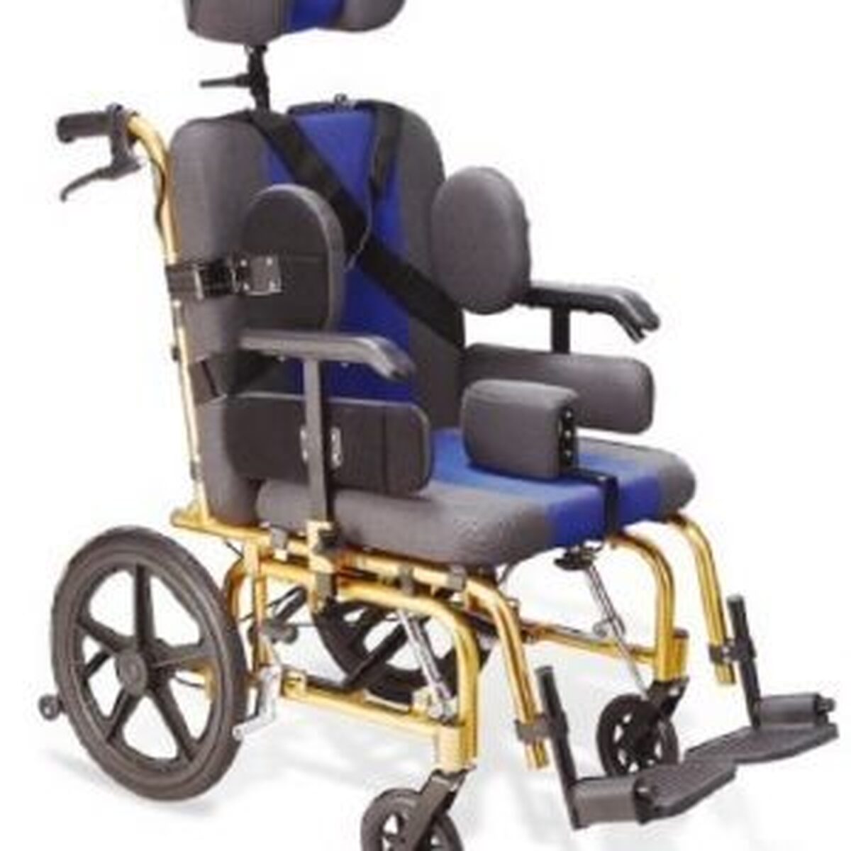 ۶ میلیارد ریال تجهیزات توان‌بخشی یک موسسه خیریه به معلولان کهگیلویه و بویراحمد اهدا کرد