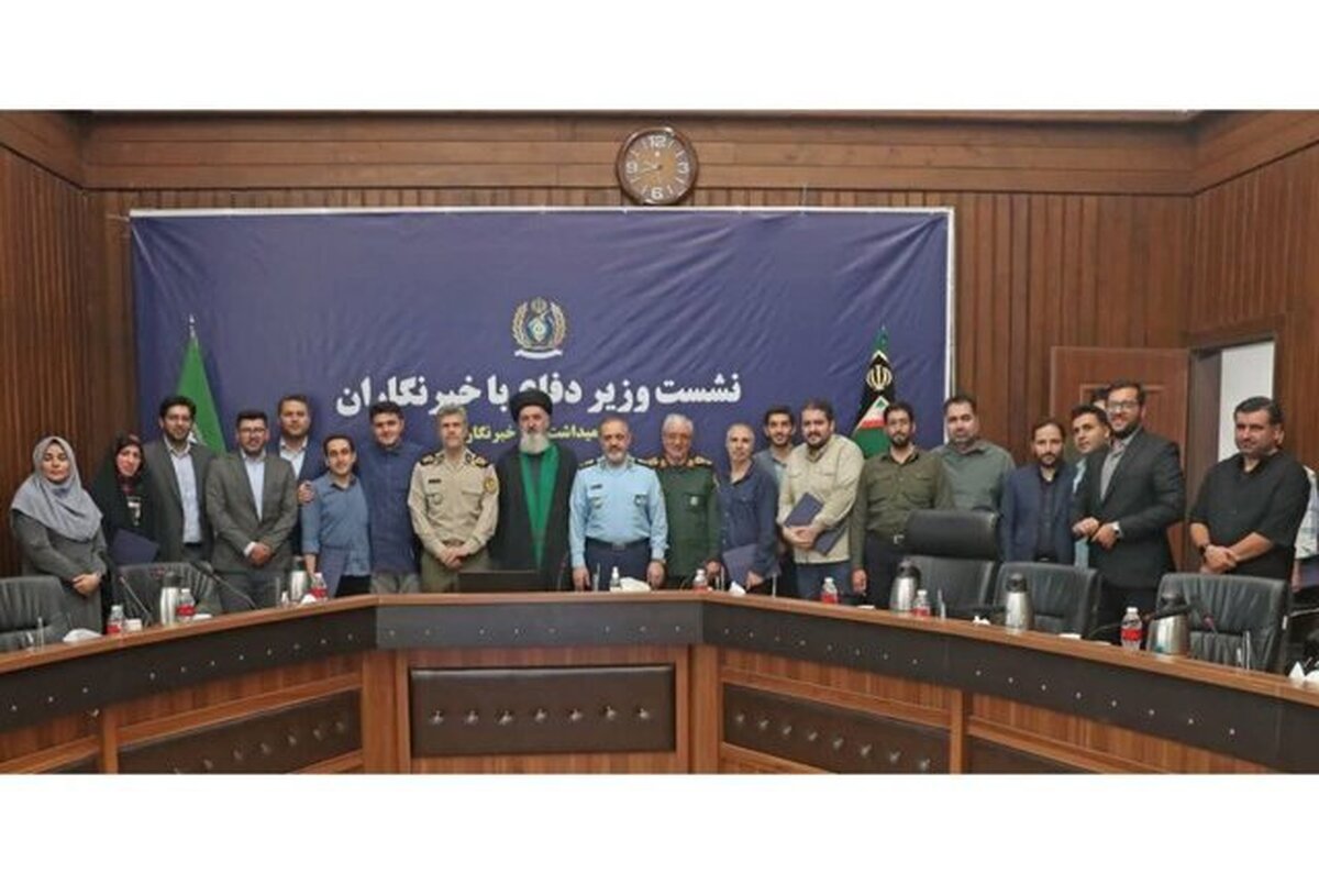 تاکید وزیر دفاع بر نقش بی‌بدیل رسانه‌ها در روشنگری برابر جنگ رسانه‌ای دشمن