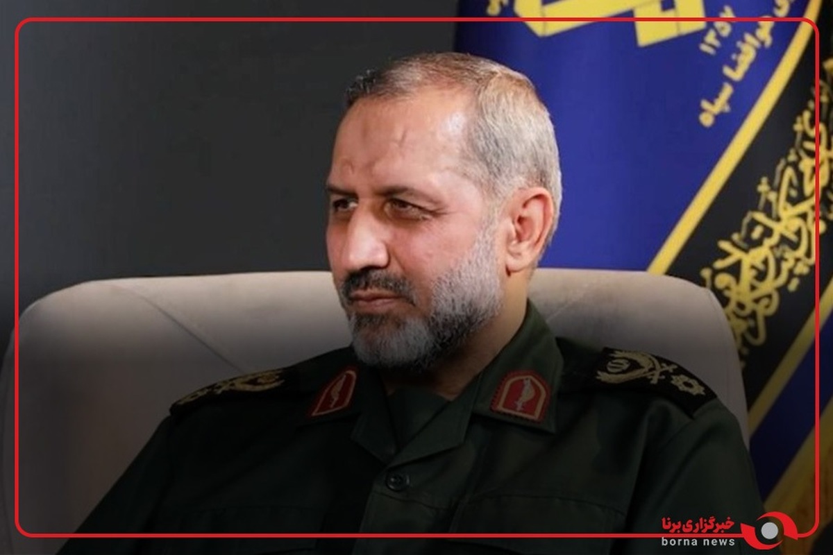 استقبال سردار سید مجید موسوی فرمانده هوافضا سپاه از محمد مخبر در مراسم اربعین شهدای هوافضای سپاه