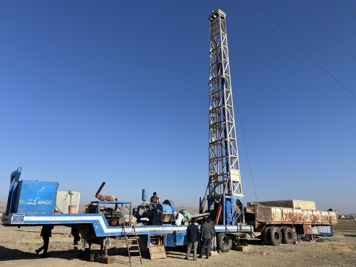 بهره برداری از یک حلقه چاه آب در روستای رزجرد