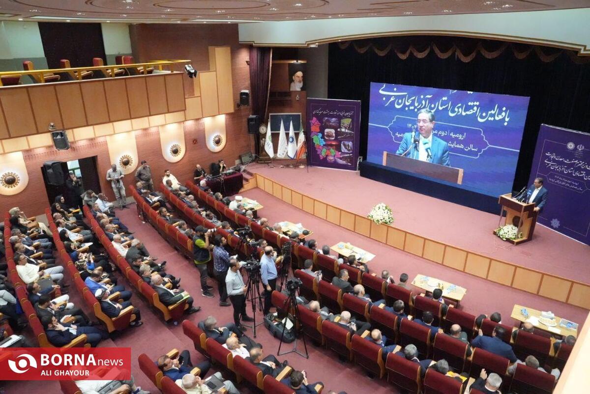 نشست وزیر صمت با فعالان اقتصادی آذربایجان‌غربی