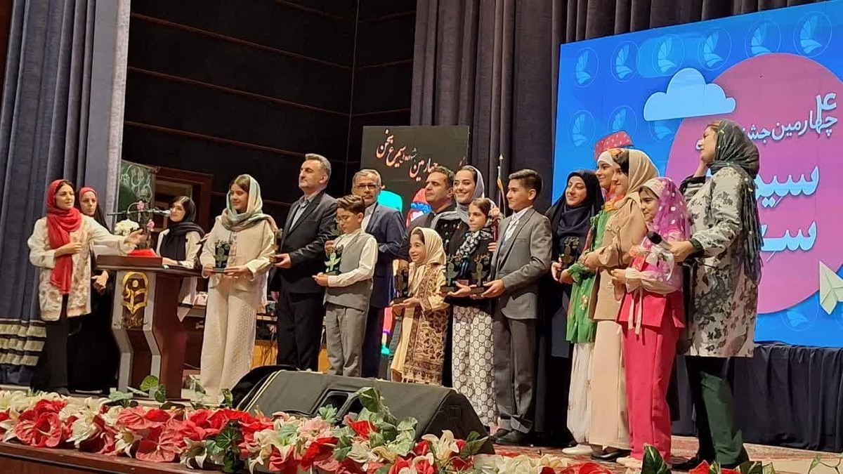 برترین های چهارمین جشنواره سیمرغ سخن شناخته شدند