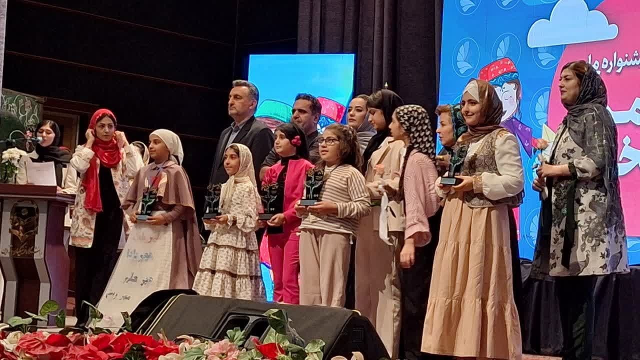برترین های چهارمین جشنواره سیمرغ سخن شناخته شدند.