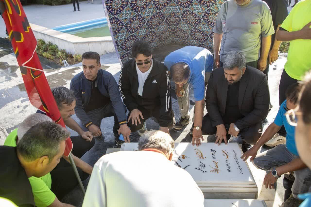 همایش پیادهروی «گامهای عاشقانه» در اصفهان همایش پیادهروی «گامهای عاشقانه» در اصفهان