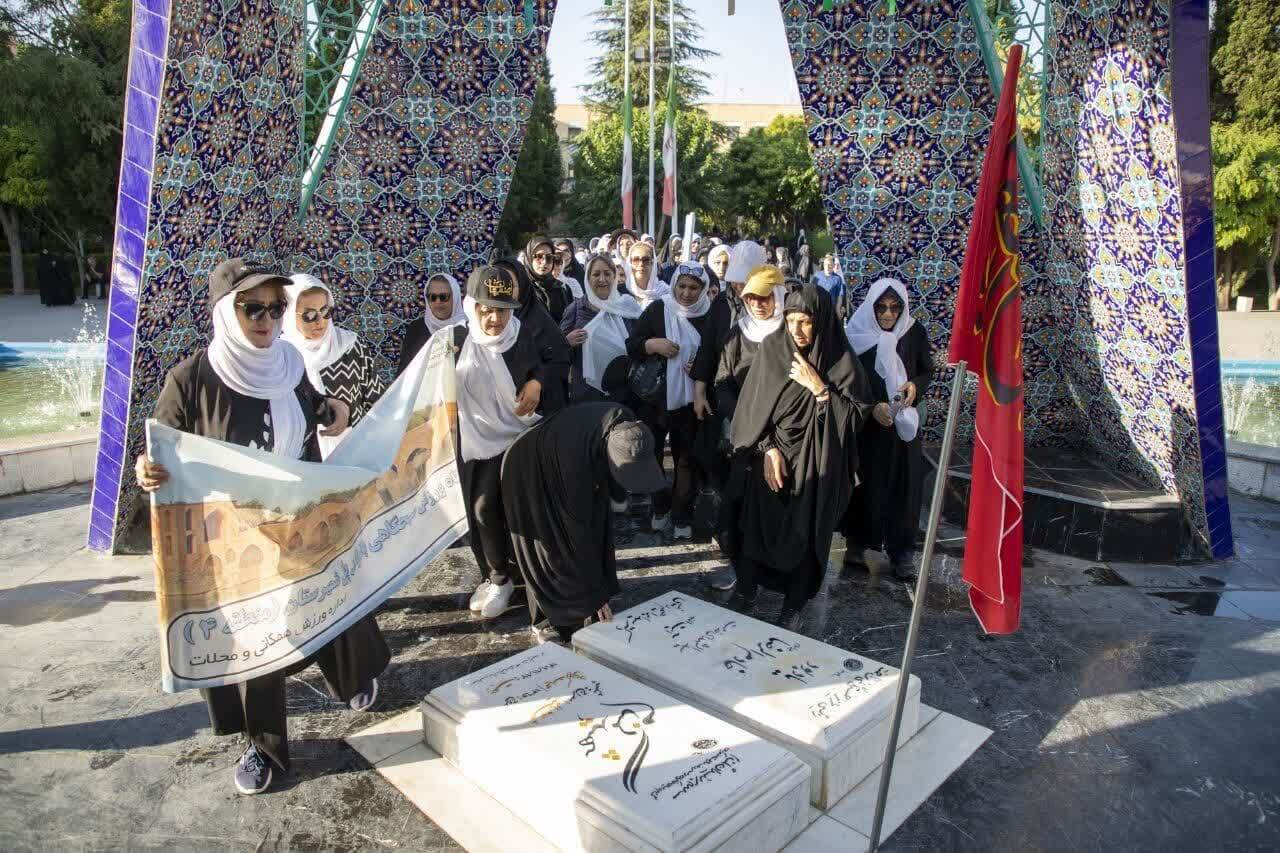 همایش پیادهروی «گامهای عاشقانه» در اصفهان همایش پیادهروی «گامهای عاشقانه» در اصفهان