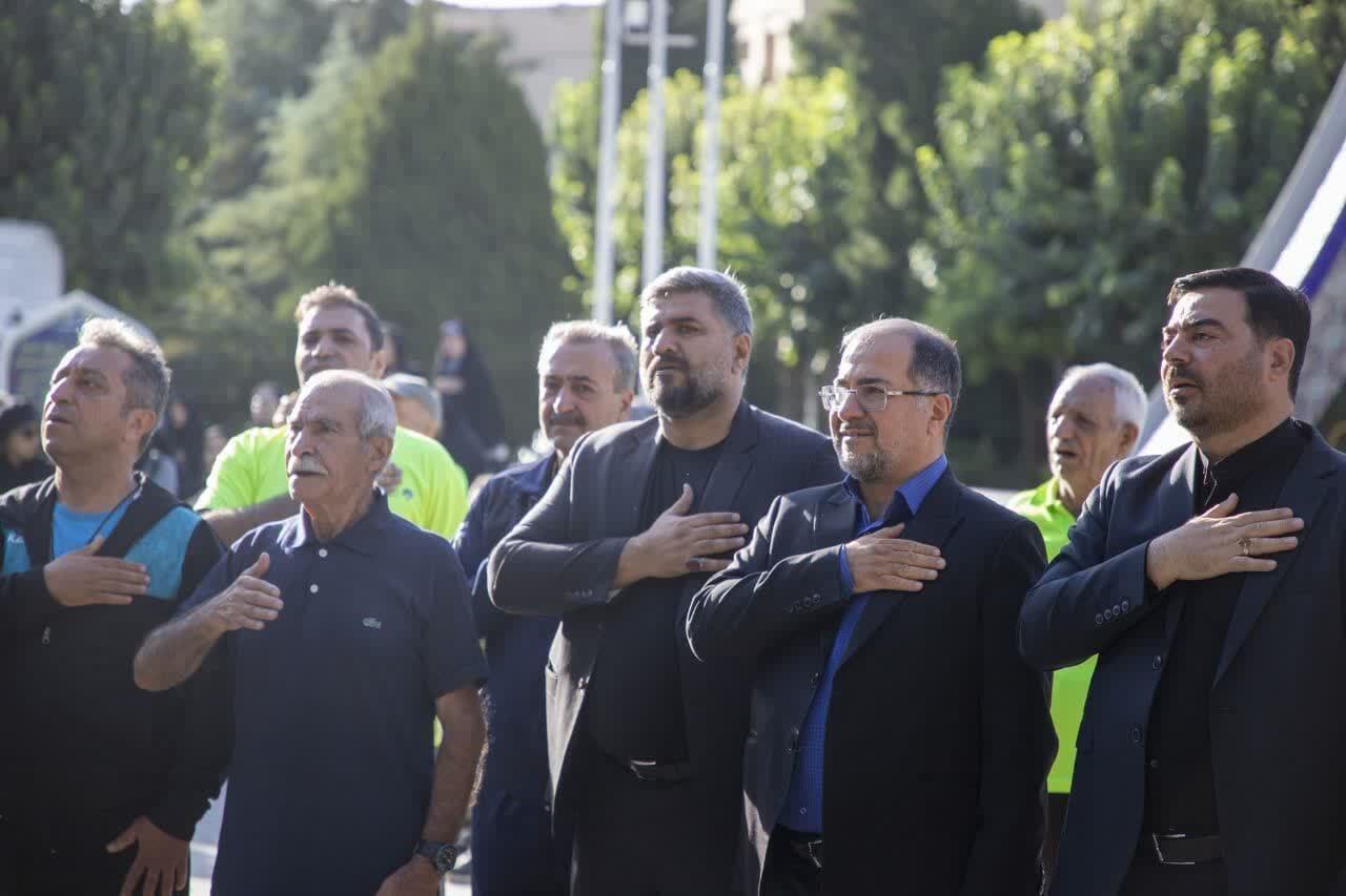 همایش پیادهروی «گامهای عاشقانه» در اصفهان همایش پیادهروی «گامهای عاشقانه» در اصفهان