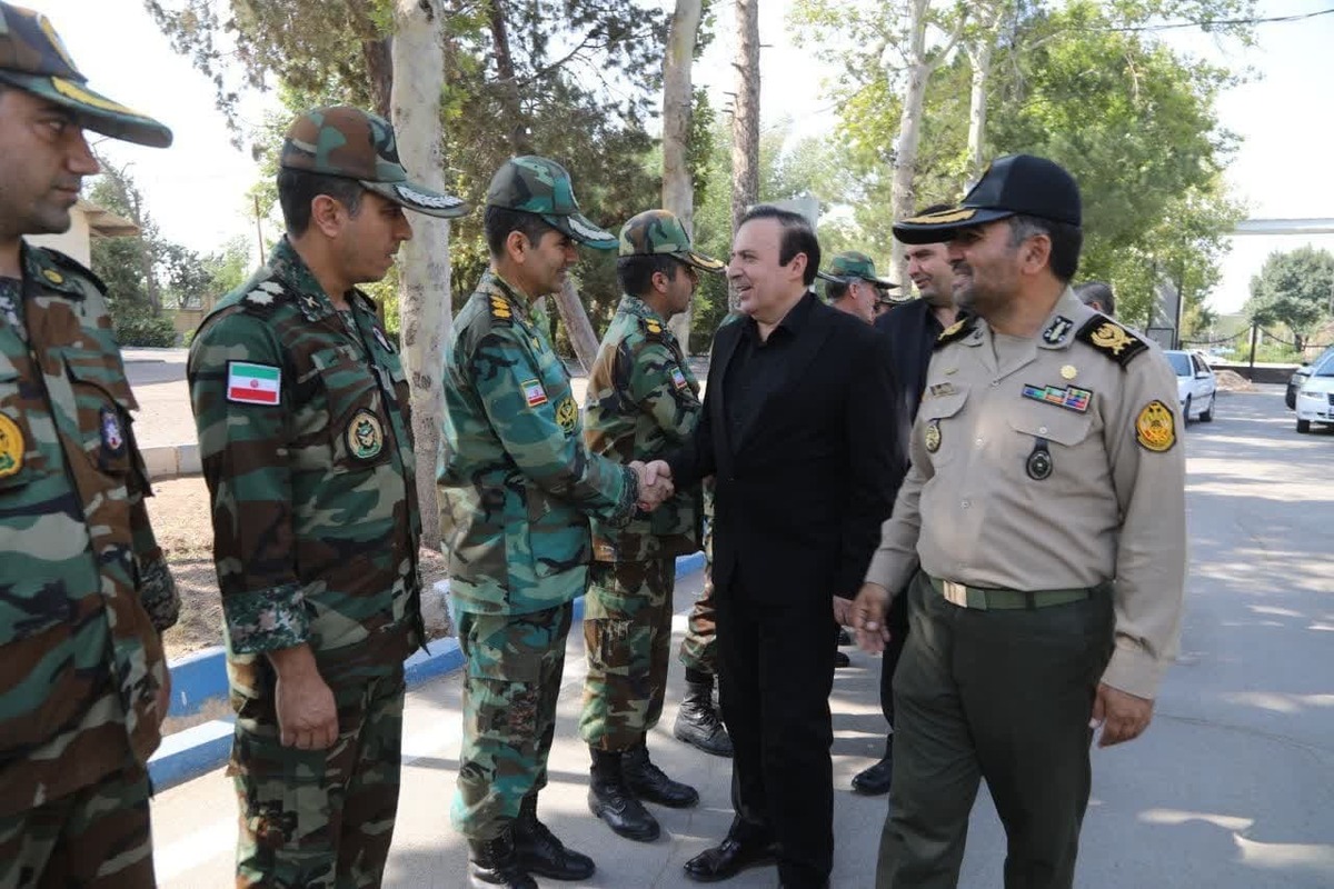 بازدید استاندار قزوین از قرارگاه عملیاتی لشکر ۱۶ زرهی