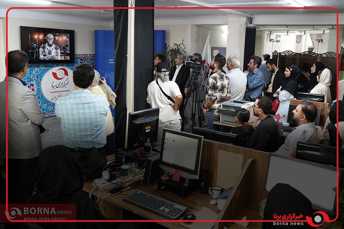 دورهمی روز خبرنگار و رونمایی از ربات برنا