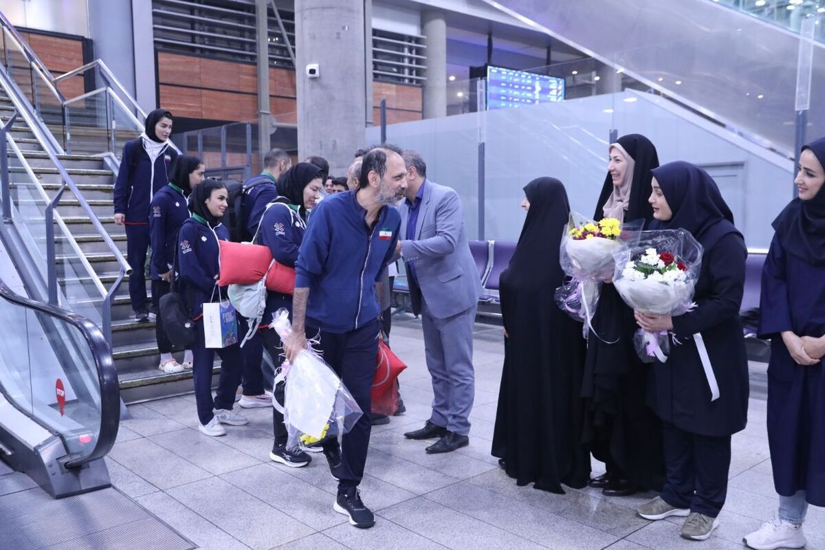 بازگشت بخش اول کاروان قهرمانان ایران از چنگدو