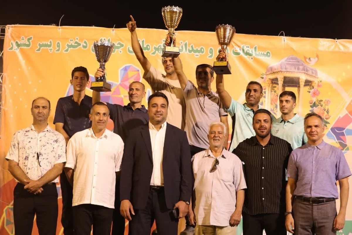 مسابقات دو و میدانی قهرمانی جوانان/ بوشهر جام قهرمانی را به خانه برد