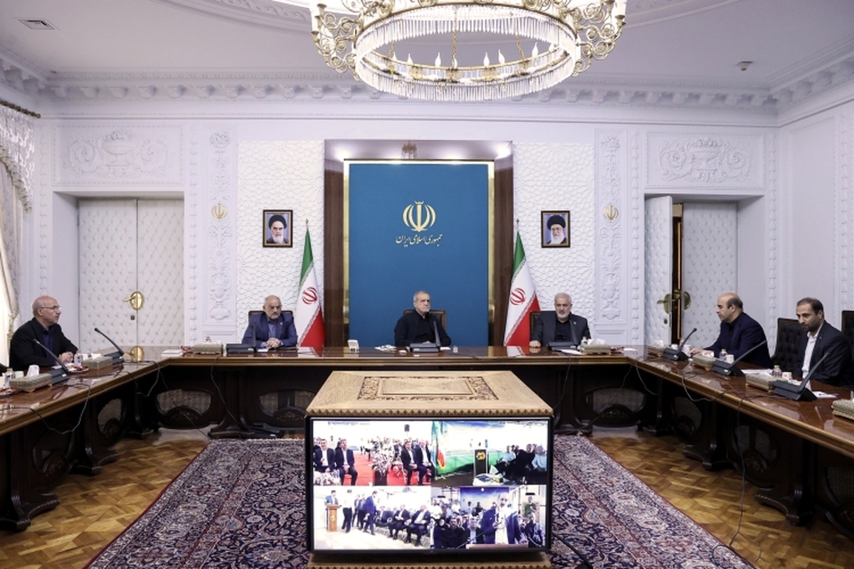 بهره‌برداری و آغاز عملیات اجرایی ۴۲۵ مگاوات نیروگاه خورشیدی در ۴ استان کشور