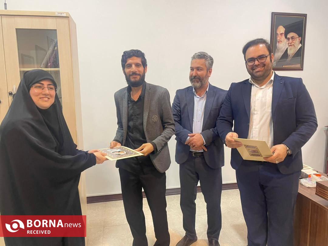 تجلیل از خبرنگاران شهرستان قدس بمناسبت روز و هفته خبرنگار تجلیل از خبرنگاران شهرستان قدس بمناسبت روز و هفته خبرنگار