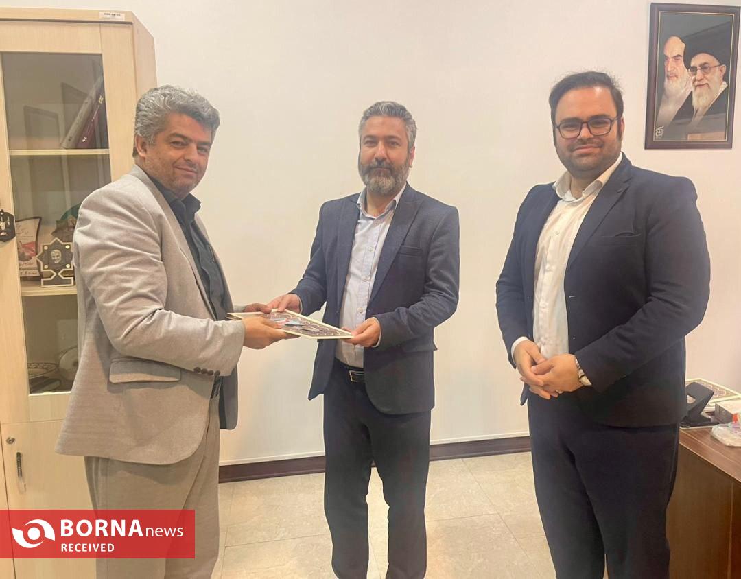 تجلیل از خبرنگاران شهرستان قدس بمناسبت روز و هفته خبرنگار تجلیل از خبرنگاران شهرستان قدس بمناسبت روز و هفته خبرنگار