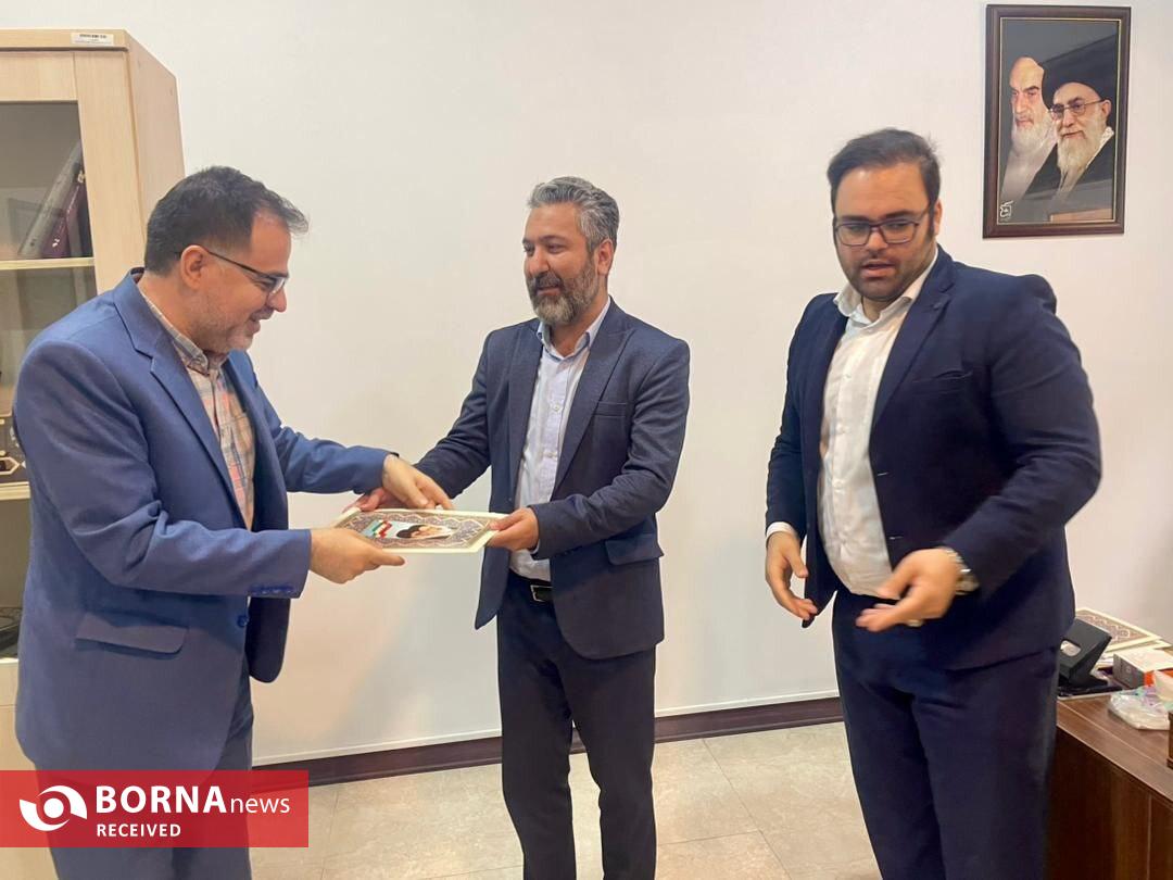 تجلیل از خبرنگاران شهرستان قدس بمناسبت روز و هفته خبرنگار تجلیل از خبرنگاران شهرستان قدس بمناسبت روز و هفته خبرنگار