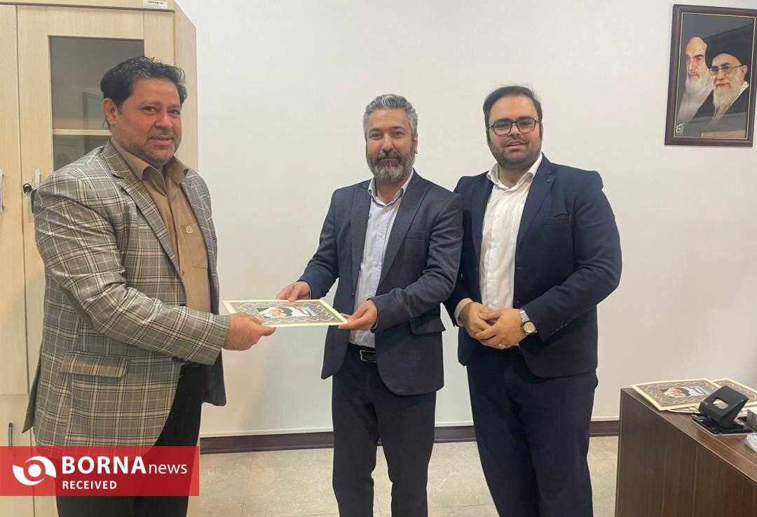 تجلیل از خبرنگاران شهرستان قدس بمناسبت روز و هفته خبرنگار تجلیل از خبرنگاران شهرستان قدس بمناسبت روز و هفته خبرنگار