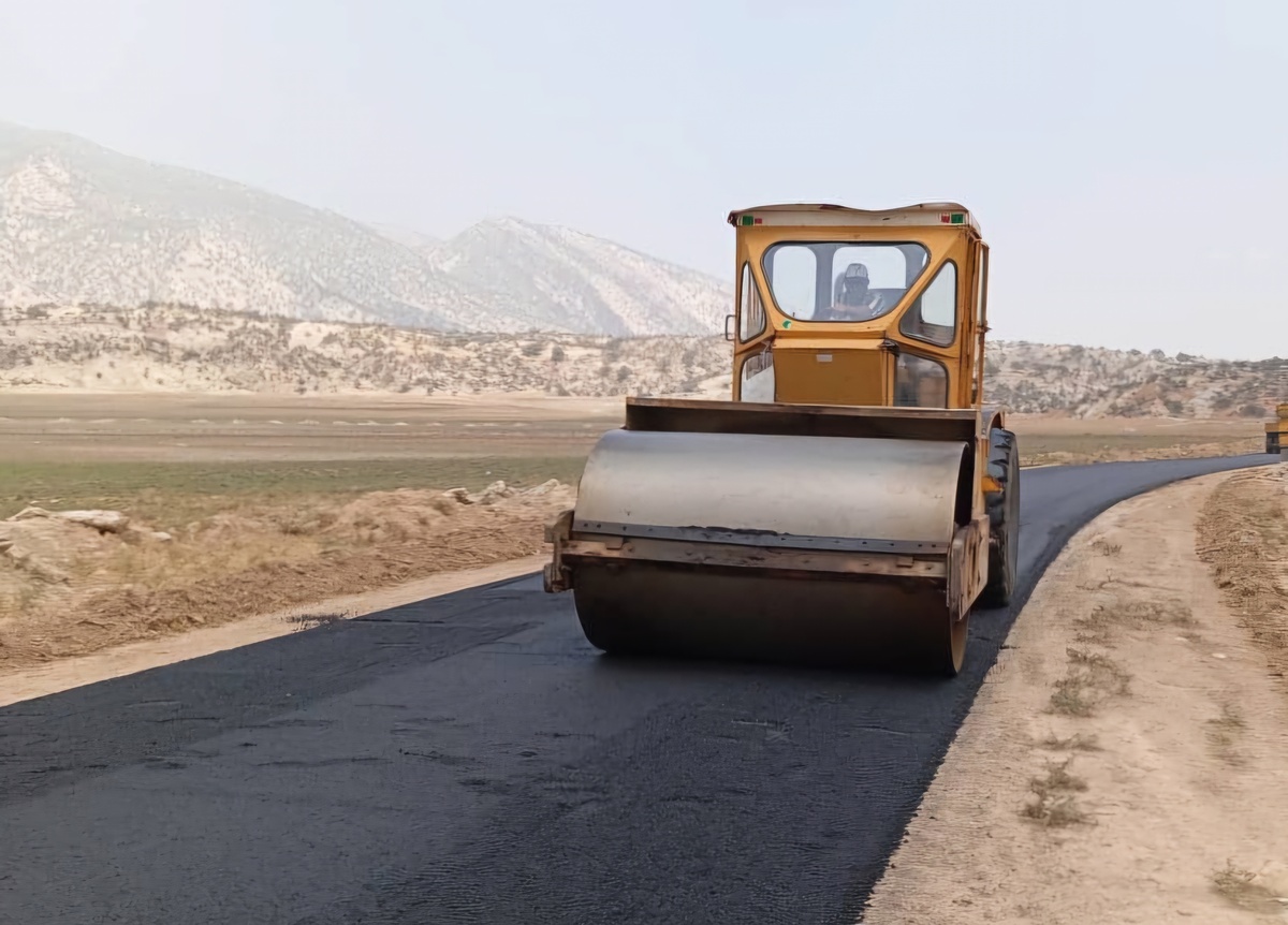 اجرای عملیات پروژه بهسازی و آسفالت راه روستایی برم الوان – سراسیاب در شهرستان بهمئی