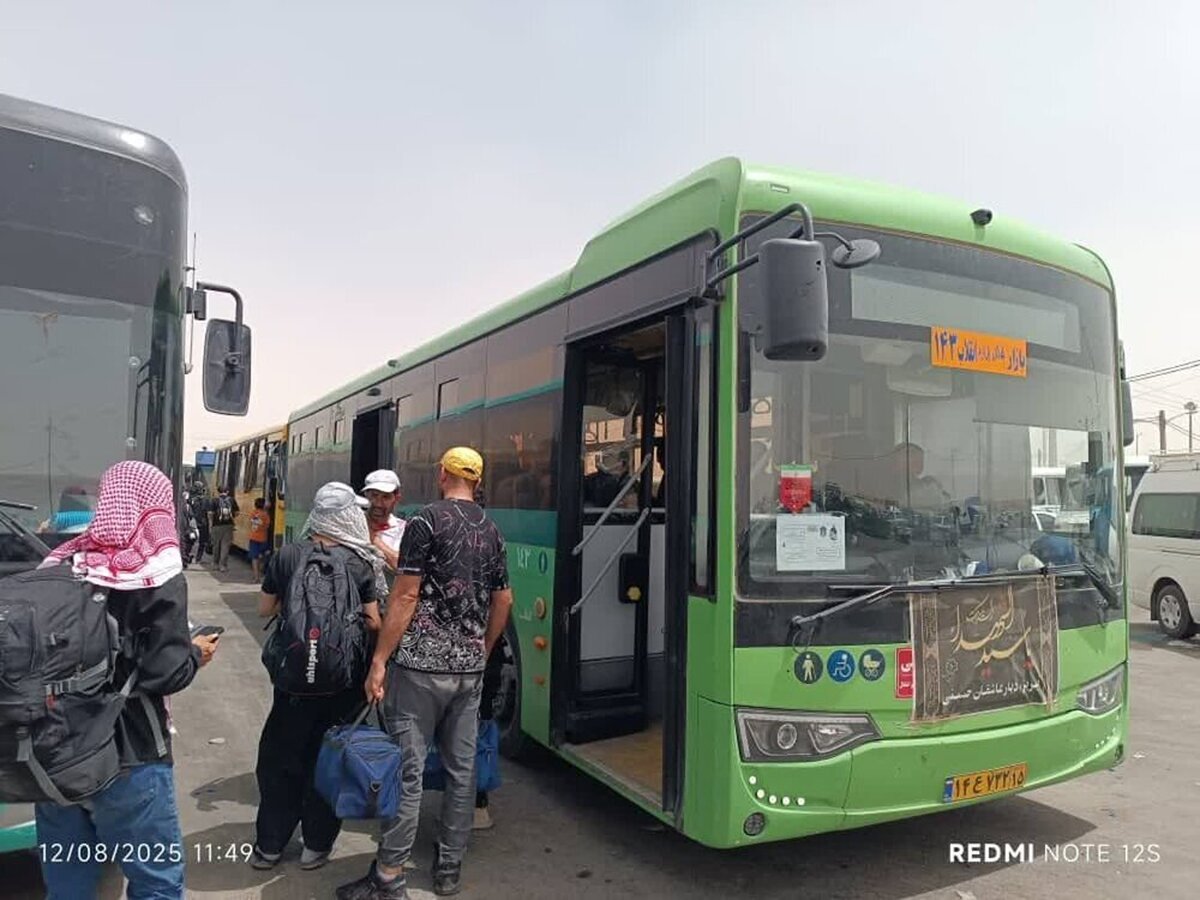 خدمات دهی ناوگان اتوبوسرانی تبریز در روزهای گرم شهر مرزی مهران به زائرین اربعین حسینی