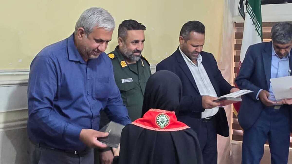 از خبرنگاران حاجی‌آباد در روز خبرنگار  تجلیل شد