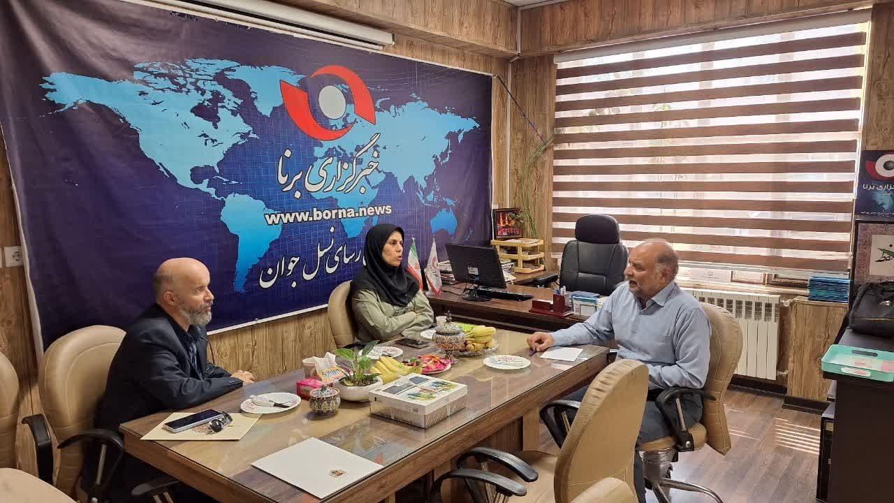 خبرنگاری فقط یک شغل اداری نیست بلکه رسالتی سنگین و عجین شده با عشق و علاقه است خبرنگاری فقط یک شغل اداری نیست بلکه رسالتی سنگین و عجین شده با عشق و علاقه است