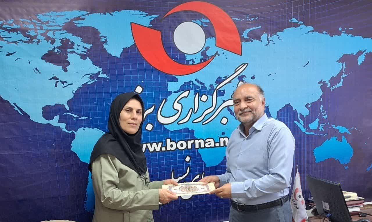 خبرنگاری فقط یک شغل اداری نیست بلکه رسالتی سنگین و عجین شده با عشق و علاقه است خبرنگاری فقط یک شغل اداری نیست بلکه رسالتی سنگین و عجین شده با عشق و علاقه است