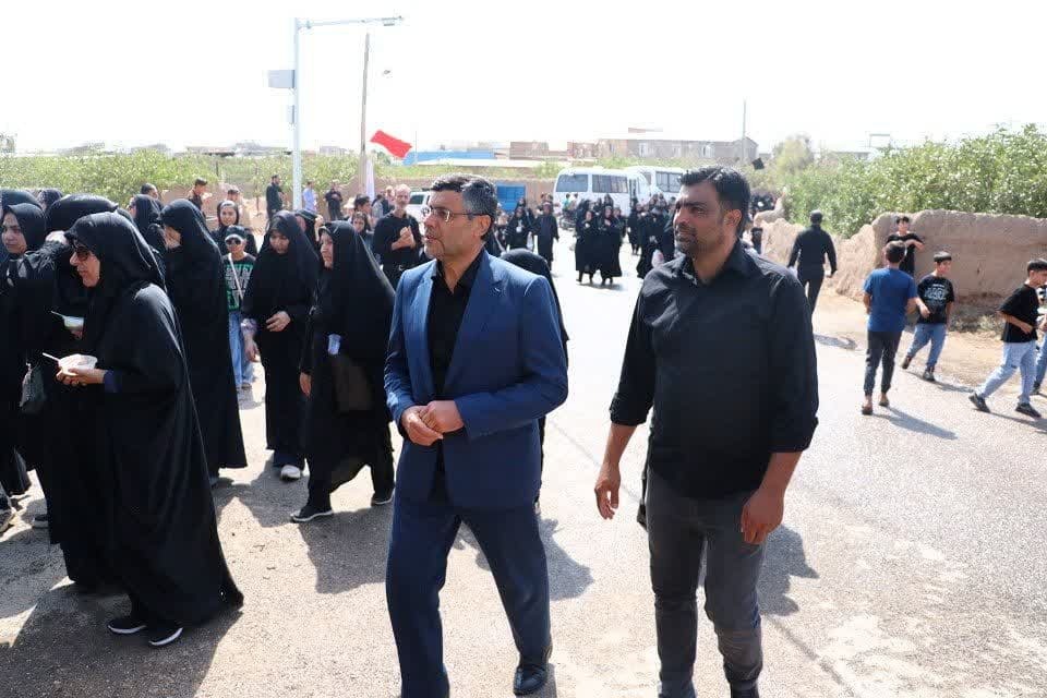 جاماندگان اربعین در بویین زهرا پیاده روی کردند جاماندگان اربعین در بویین زهرا پیاده روی کردند