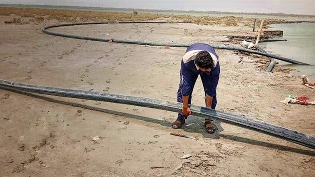 انهدام خطوط لوله انتقال سوخت قاچاق به طول ۳ هزار متر در سواحل شهرستان میناب