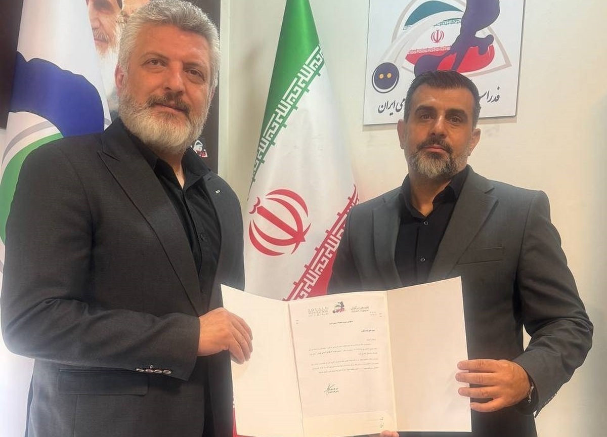 رئیس فدراسیون اسکواش حکم ریاست هیات استان تهران را اهدا کرد
