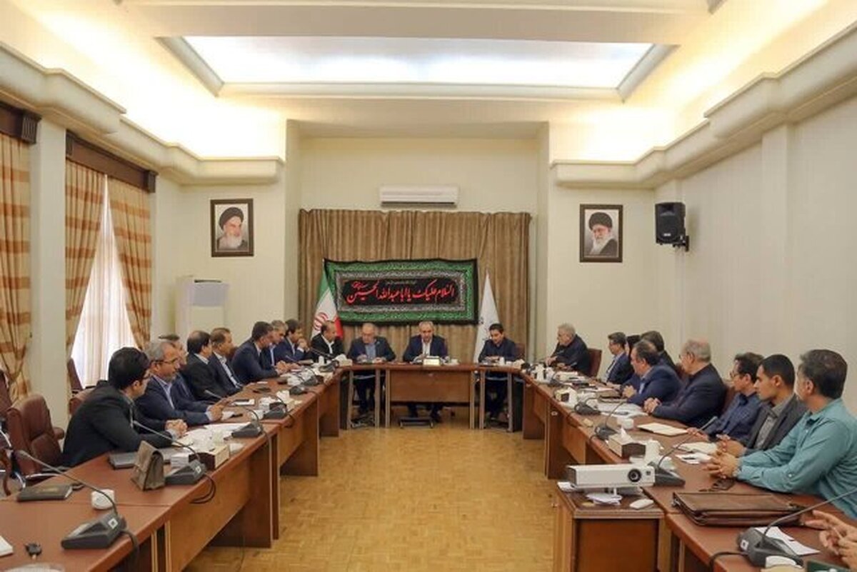 تاکید استاندار آذربایجان شرقی بر ضرورت تسریع در تحویل پنل های خورشیدی به استان