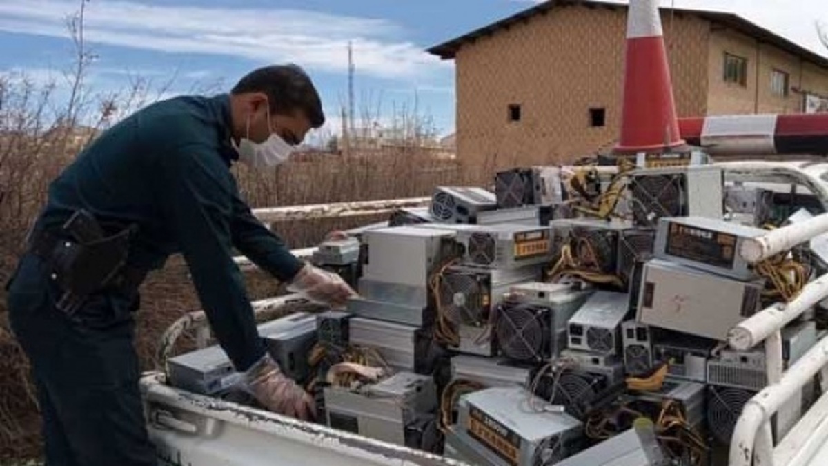 کشف و ضبط ۶۰ ماینر غیر مجاز در چاه کشاورزی