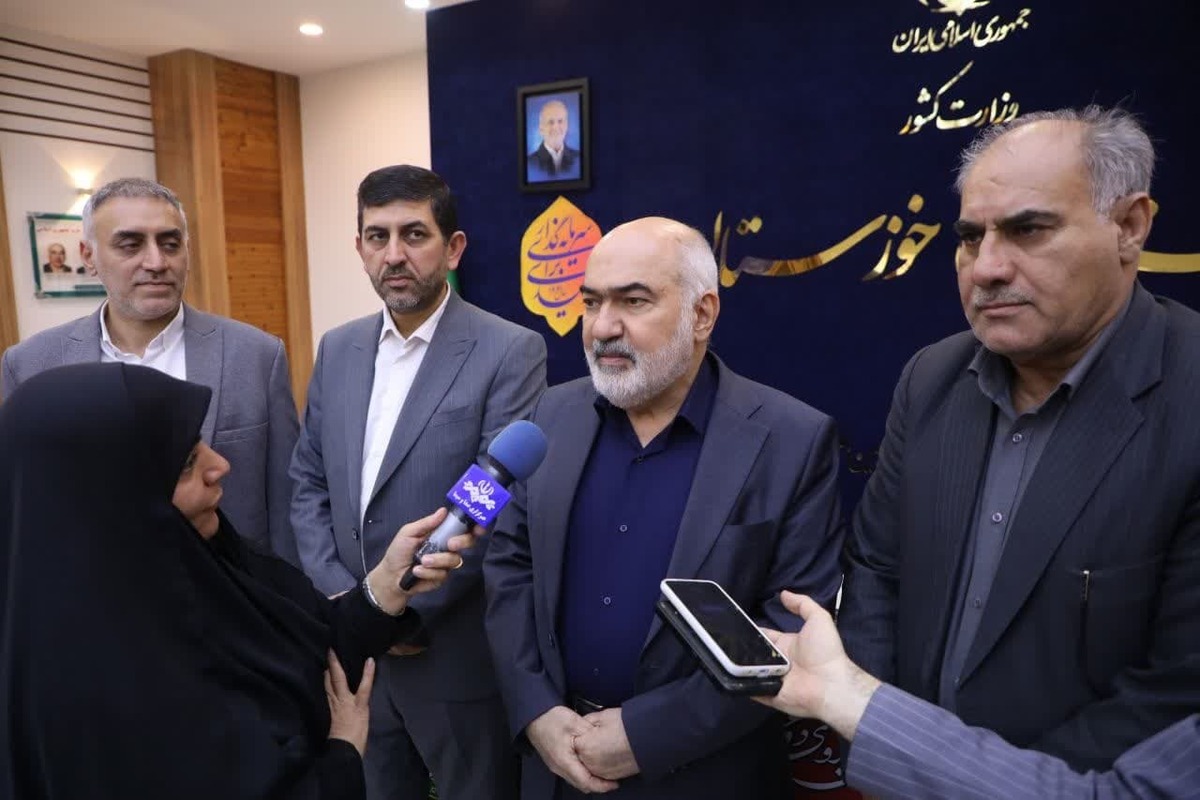 استاندار خوزستان: هیچ شرکت - بانک یا نهاد عمومی غیر دولتی نباید خود را جدا از روند توسعه استان بداند / لزوم پیگیری حقوقی و بین‌المللی موضوع ریزگردها و اقدام های غیرمسوولانه کشورهای همسایه