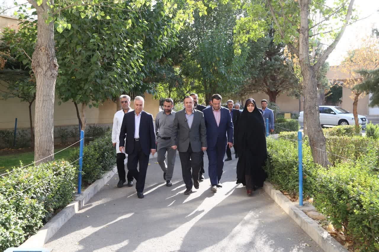 بازدید استاندار قزوین از بخش آنکولوژی کودکان بیمارستان قدس بازدید استاندار قزوین از بخش آنکولوژی کودکان بیمارستان قدس