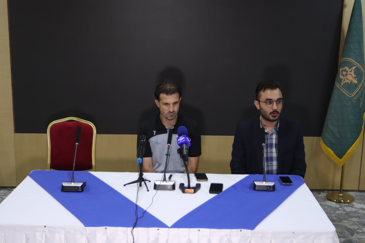 حدادی فر: اسطوره ها کارگران ذوب آهن هستند